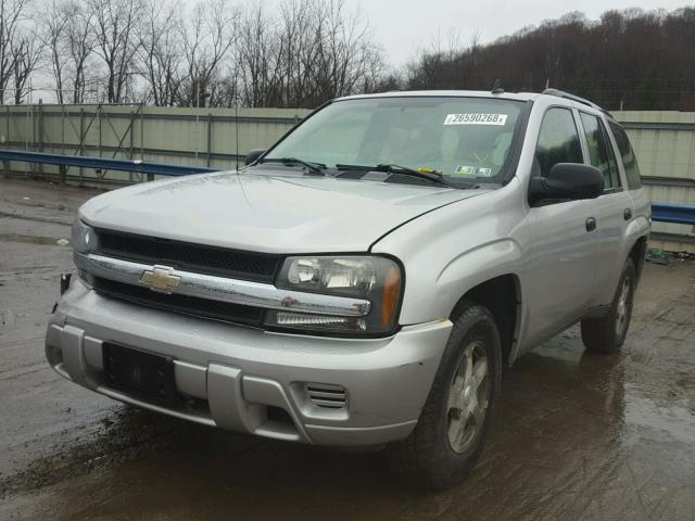 1GNDT13S062152652 - 2006 CHEVROLET TRAILBLAZE SILVER photo 2