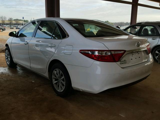 4T1BF1FK2FU964036 - 2015 TOYOTA CAMRY LE WHITE photo 3