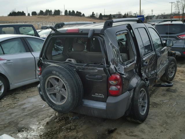 1J4GL38K15W727224 - 2005 JEEP LIBERTY RE BLACK photo 4