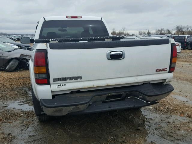 1GTGC13U95F815795 - 2005 GMC SIERRA C15 WHITE photo 3