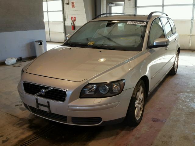 YV1MW390572311100 - 2007 VOLVO V50 2.4I SILVER photo 2