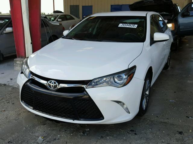 4T1BF1FK9FU993940 - 2015 TOYOTA CAMRY LE WHITE photo 2