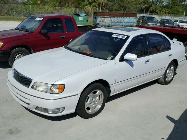 JNKCA21A2WT610565 - 1998 INFINITI I30 WHITE photo 2