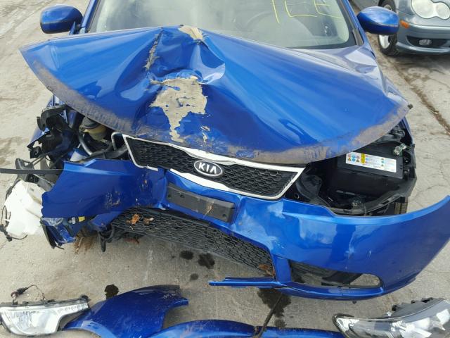 KNAFW5A39D5671381 - 2013 KIA FORTE SX BLUE photo 7