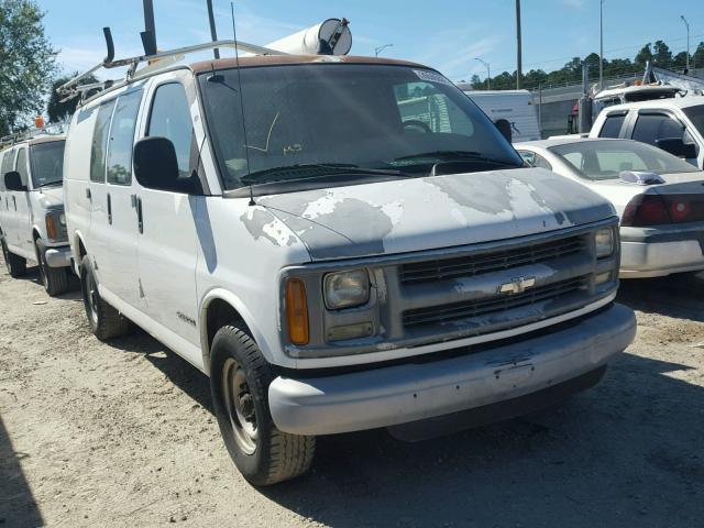 1GCHG35R711226765 - 2001 CHEVROLET EXPRESS G3 WHITE photo 1