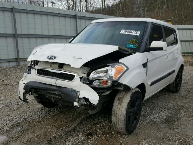 KNDJT2A29A7702723 - 2010 KIA SOUL + WHITE photo 2