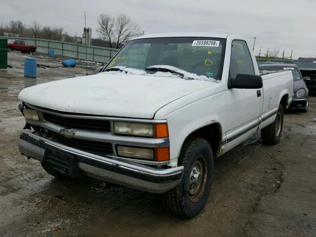 1GCGC24R7TZ226255 - 1996 CHEVROLET GMT-400 C2 WHITE photo 2