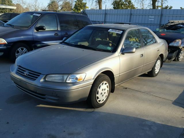 JT2BG22K7V0089239 - 1997 TOYOTA CAMRY LE TAN photo 2