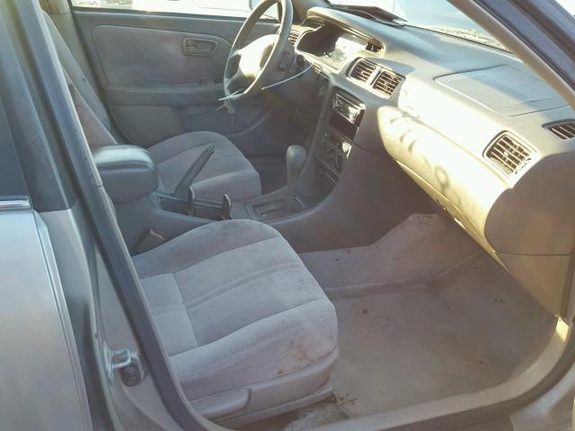 JT2BG22K7V0089239 - 1997 TOYOTA CAMRY LE TAN photo 5