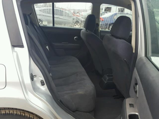 3N1BC13E28L441370 - 2008 NISSAN VERSA S SILVER photo 6