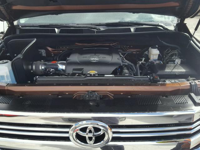 5TFGW5F12HX213920 - 2017 TOYOTA TUNDRA CRE BROWN photo 7