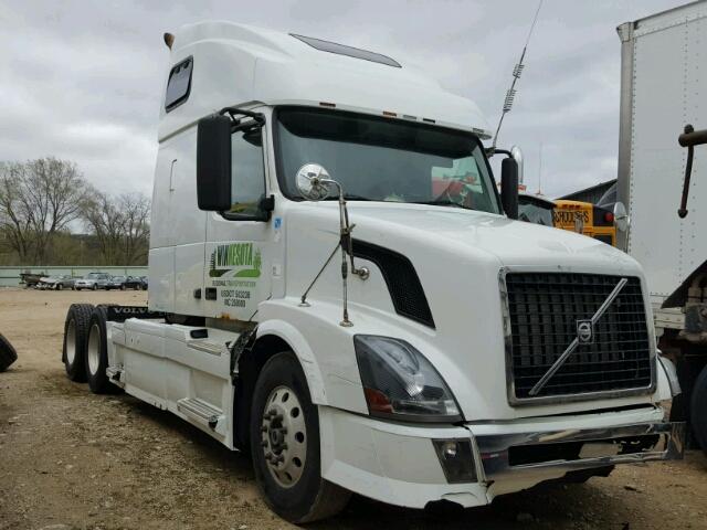 4V4NC9THX9N265547 - 2009 VOLVO VN VNL WHITE photo 1