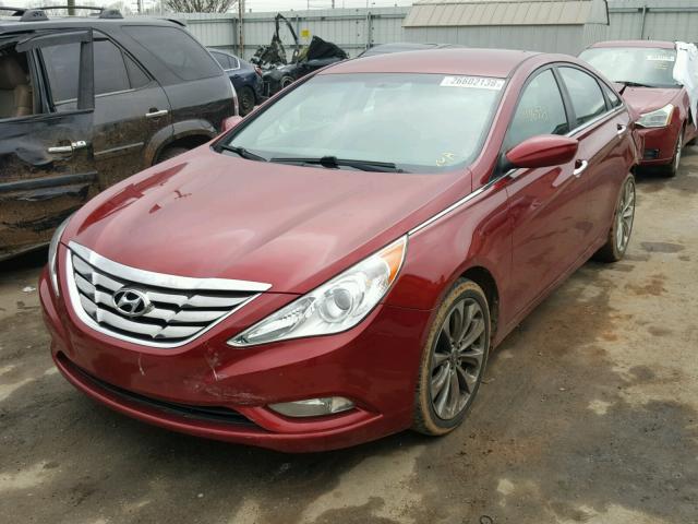 5NPEC4AC6BH075806 - 2011 HYUNDAI SONATA SE RED photo 2