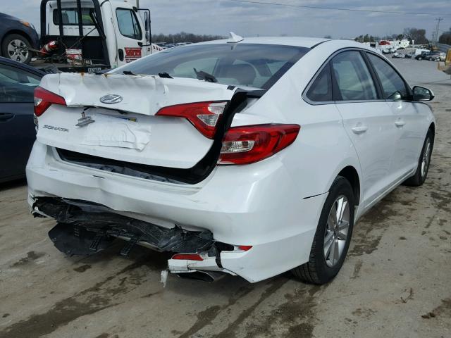 5NPE24AF4HH562394 - 2017 HYUNDAI SONATA SE WHITE photo 4