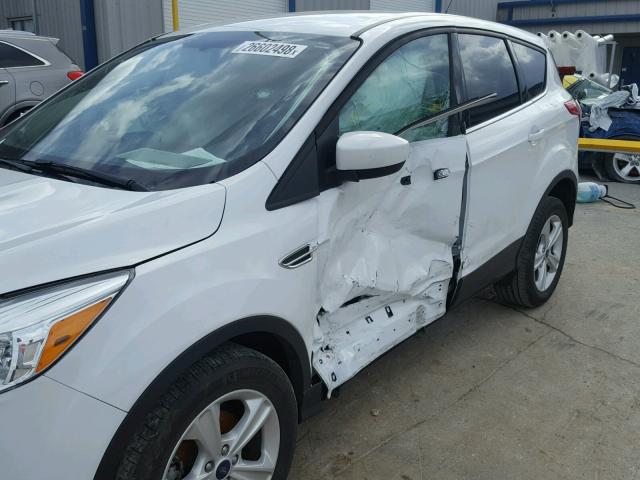 1FMCU0G72GUC61116 - 2016 FORD ESCAPE SE WHITE photo 9