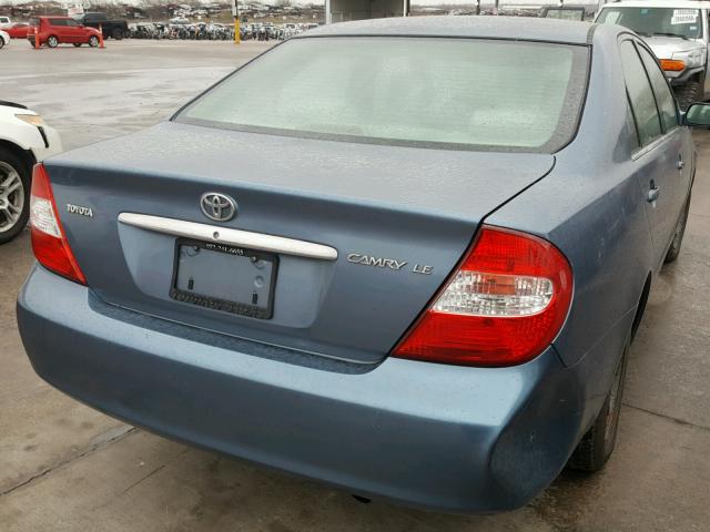 JTDBE32K240275854 - 2004 TOYOTA CAMRY LE BLUE photo 4