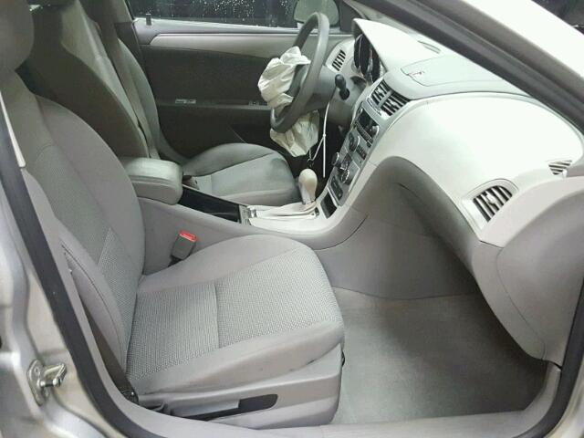 1G1ZB5EB5AF108744 - 2010 CHEVROLET MALIBU LS ვერცხლისფერი ფოტო 5