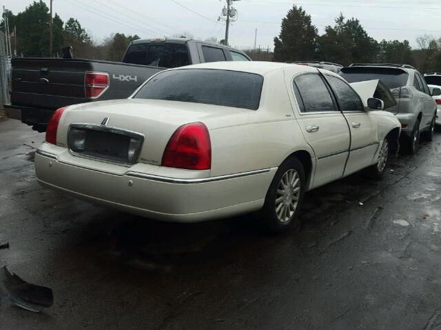 1LNHM83W64Y659225 - 2004 LINCOLN TOWN CAR U WHITE photo 4