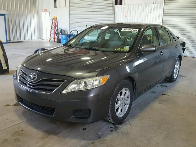 4T1BF3EK2BU631973 - 2011 TOYOTA CAMRY BASE CHARCOAL photo 2