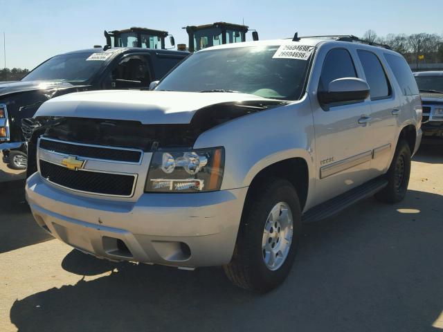 1GNSCAE09BR356676 - 2011 CHEVROLET TAHOE C150 SILVER photo 2