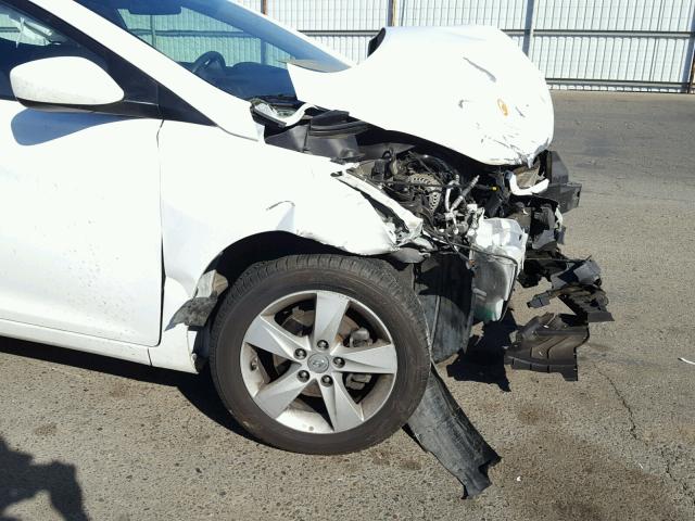 5NPDH4AEXDH407702 - 2013 HYUNDAI ELANTRA GL WHITE photo 9