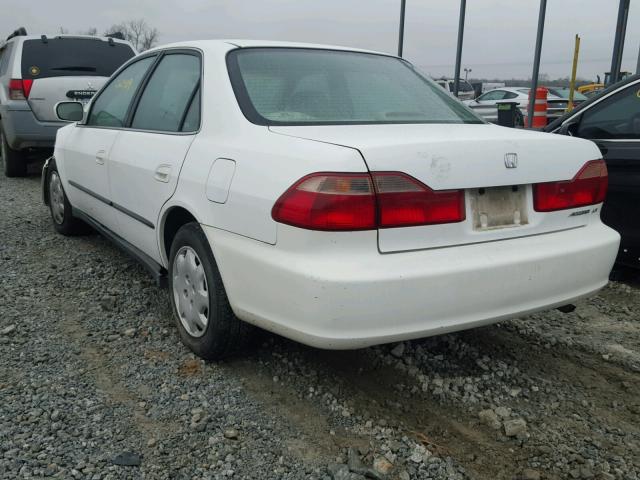 1HGCG5645WA154515 - 1998 HONDA ACCORD LX WHITE photo 3