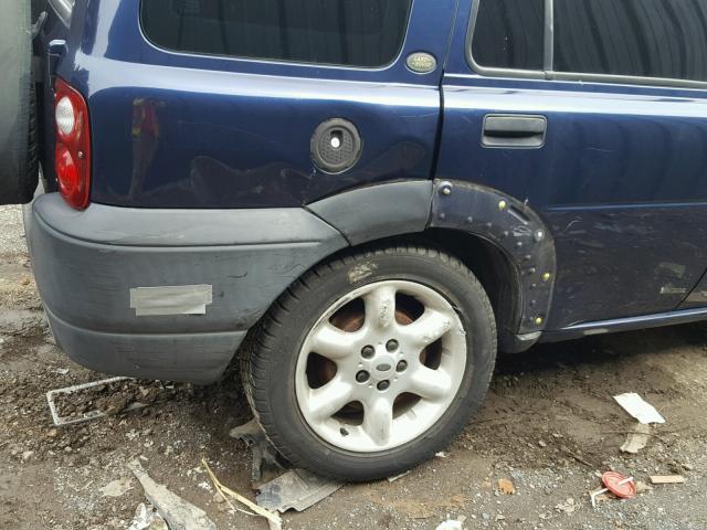 SALNY222X2A376199 - 2002 LAND ROVER FREELANDER BLUE photo 9