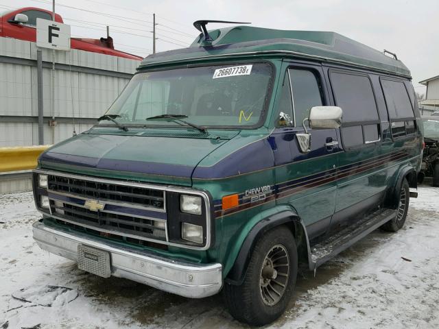 1GBEG25K2J7144962 - 1988 CHEVROLET G20 GREEN photo 2