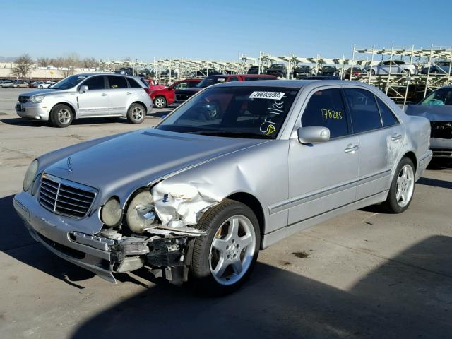 WDBJF82J2YX039861 - 2000 MERCEDES-BENZ E 320 4MAT SILVER photo 2