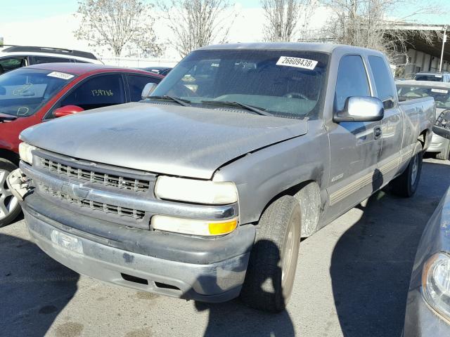 2GCEC19T2Y1270833 - 2000 CHEVROLET SILVERADO SILVER photo 2