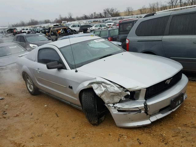 1ZVFT80N875321631 - 2007 FORD MUSTANG SILVER photo 1