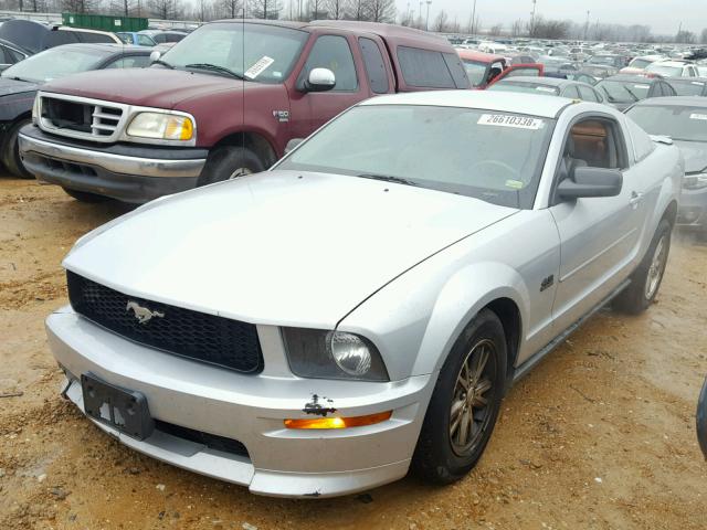 1ZVFT80N875321631 - 2007 FORD MUSTANG SILVER photo 2