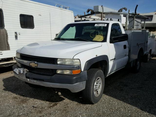 1GBHC24U32E182449 - 2002 CHEVROLET SILVERADO WHITE photo 2