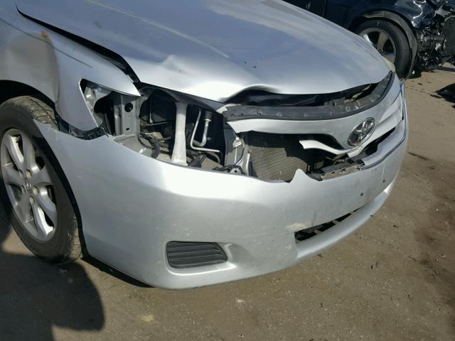 4T1BF3EK8BU215409 - 2011 TOYOTA CAMRY BASE SILVER photo 9