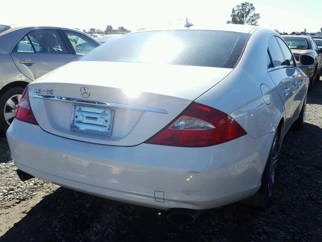 WDDDJ72X37A086254 - 2007 MERCEDES-BENZ CLS 550 WHITE photo 4