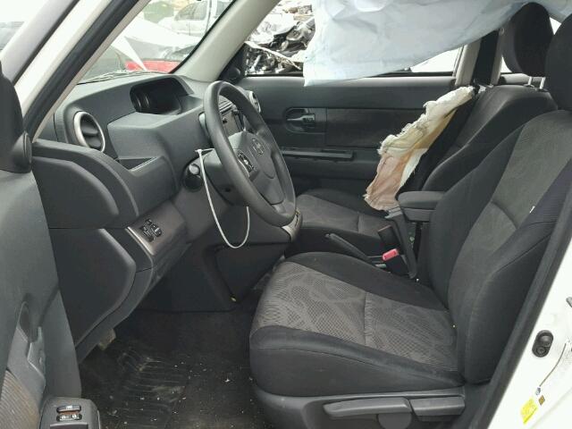 JTLZE4FE8DJ041631 - 2013 TOYOTA SCION XB WHITE photo 5
