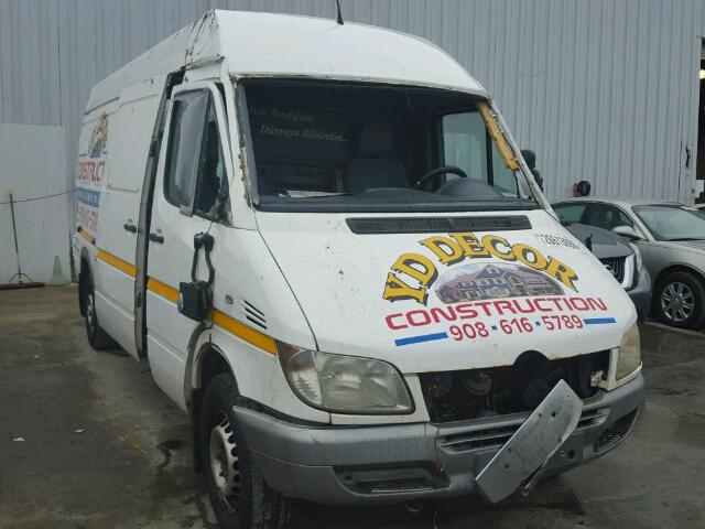 WDYPD744455826793 - 2005 FREIGHTLINER SPRINTER 2 WHITE photo 1