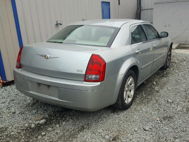 2C3KA53G66H263355 - 2006 CHRYSLER 300 TOURIN GREEN photo 4