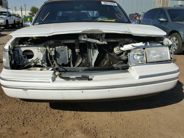 1LNLM81W1RY761729 - 1994 LINCOLN TOWN CAR E WHITE photo 9