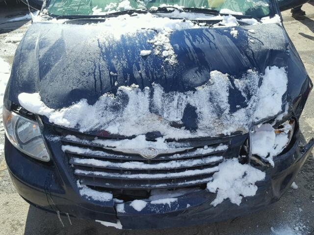 1A4GP45R66B598496 - 2006 CHRYSLER TOWN & COU BLUE photo 7