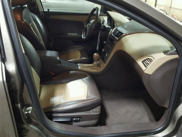 1G1ZE5E1XBF221203 - 2011 CHEVROLET MALIBU LTZ 棕色 照片 5
