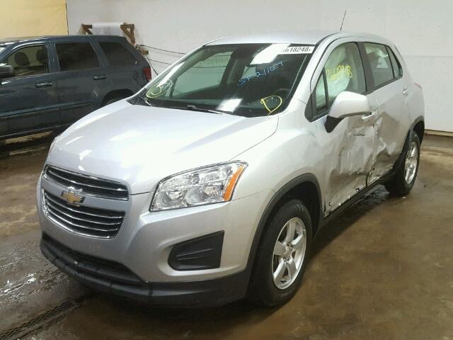 KL7CJPSBXFB101235 - 2015 CHEVROLET TRAX 1LS SILVER photo 2