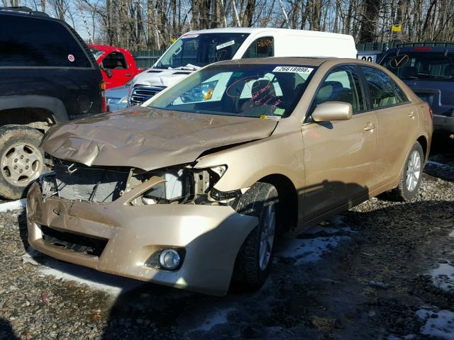 4T1BK3EK2BU123398 - 2011 TOYOTA CAMRY SE GOLD photo 2