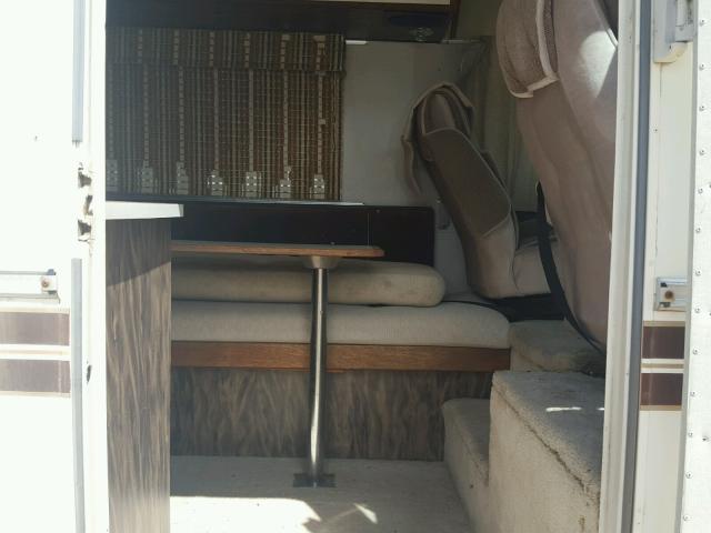 3U51S6M800003 - 1976 GMC MOTORHOME CREAM photo 5