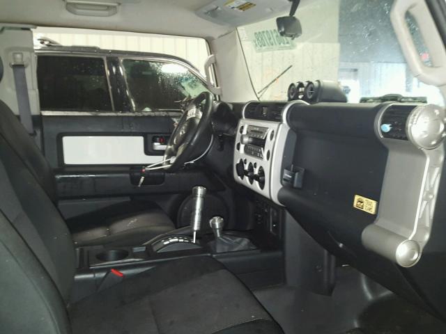 JTEBU11F38K037402 - 2008 TOYOTA FJ CRUISER WHITE photo 5