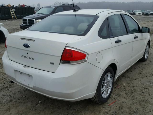 1FAHP35N99W153819 - 2009 FORD FOCUS SE WHITE photo 4