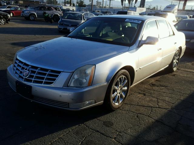 1G6KD57YX8U128971 - 2008 CADILLAC DTS SILVER photo 2