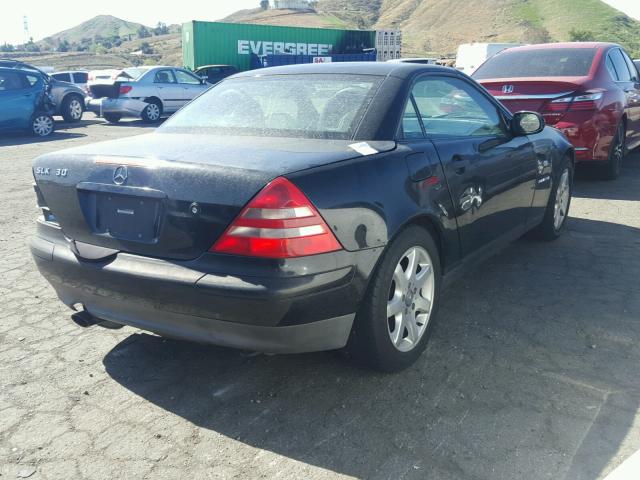 WDBKK47F6WF038471 - 1998 MERCEDES-BENZ SLK 230 KO BLACK photo 4