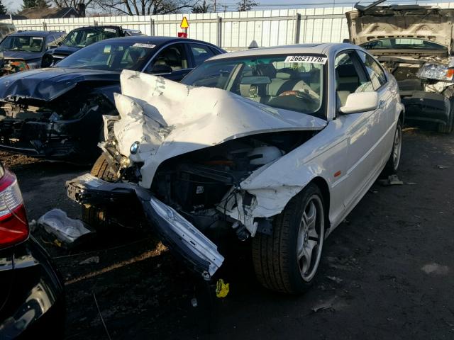 WBABN53401JU35230 - 2001 BMW 330 CI WHITE photo 2