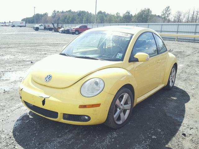 3VWSW31C46M420574 - 2006 VOLKSWAGEN NEW BEETLE YELLOW photo 2